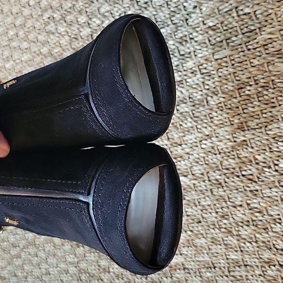 Tommy Hilfiger black suede slingback heels. Size is 6M - Picture 4 of 8